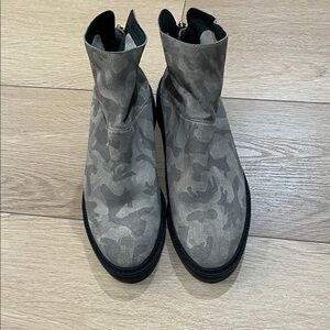 LDTUTTLE Gray Camouflage women Boots size 7
